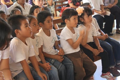 Missionaries_Serve_Deaf_Children_in_Philippenes3