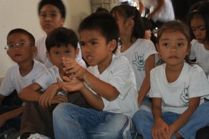 Missionaries_Serve_Deaf_Children_in_Philippenes4